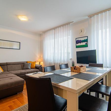 Flexible Selfcheckins 97 - Zagreb - Garden - Parking- Loggia - 2 Bedrooms Esterno foto