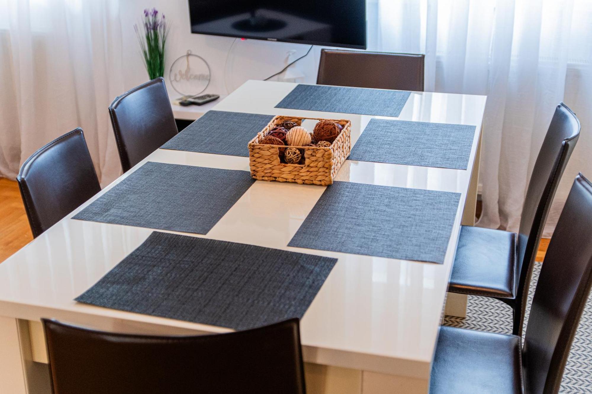 Flexible Selfcheckins 97 - Zagreb - Garden - Parking- Loggia - 2 Bedrooms Esterno foto