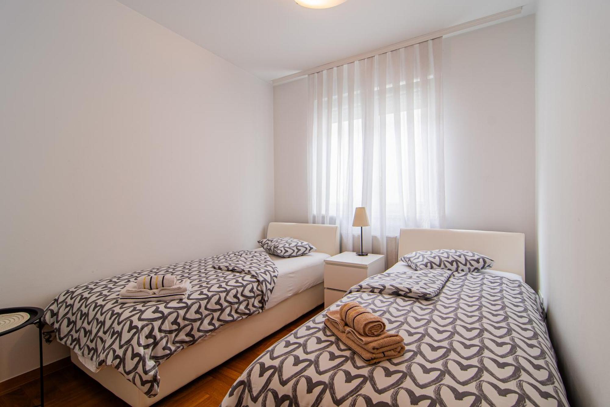 Flexible Selfcheckins 97 - Zagreb - Garden - Parking- Loggia - 2 Bedrooms Esterno foto